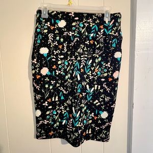 Black floral quilted pencil skirt